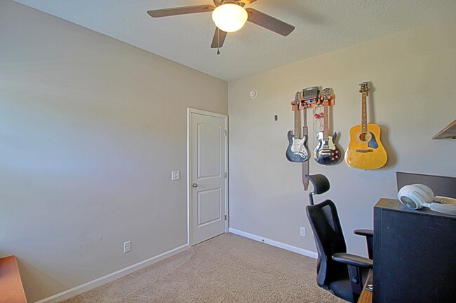 Building Photo - 50 Sunflower Cir NE