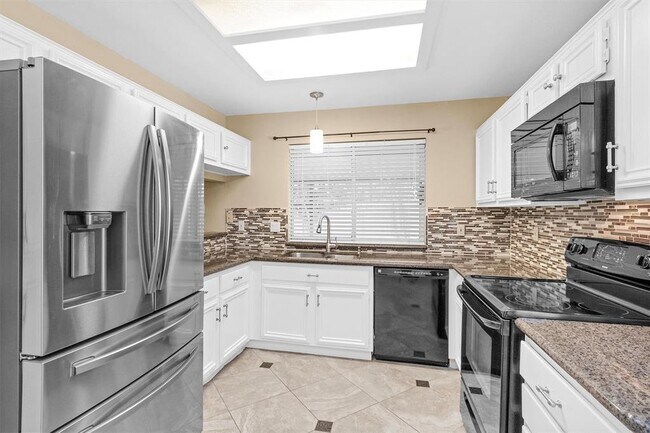 Building Photo - 9019 Driftstone Dr
