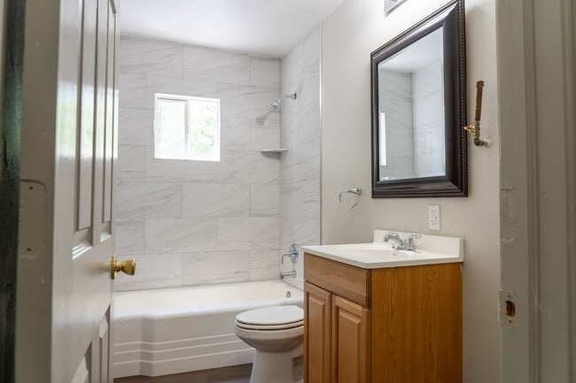 Building Photo - CHECK OUT this 3 bedroom in OKC! - FULLY R...