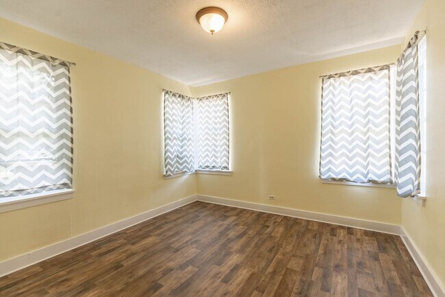 Building Photo - BILOXI - ADORABLE LITTLE COTTAGE - CLOSE TO KEESLER AND THE BEACH