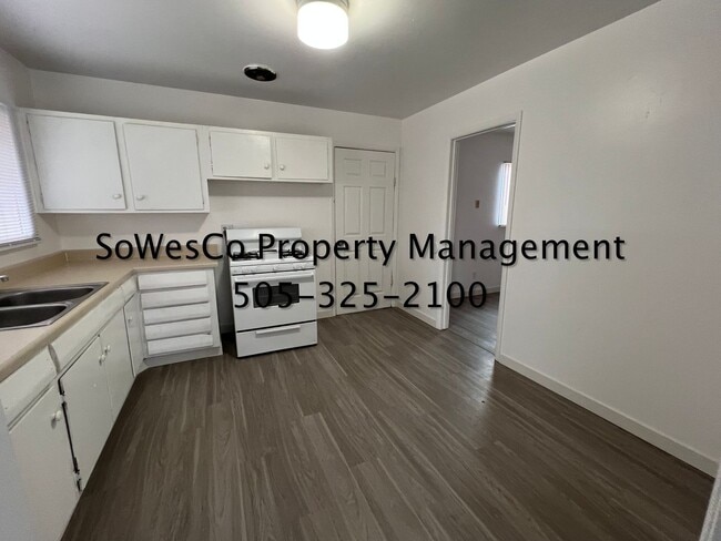 Building Photo - Updated 3 Bedroom 2 Bath 1 Car Garage