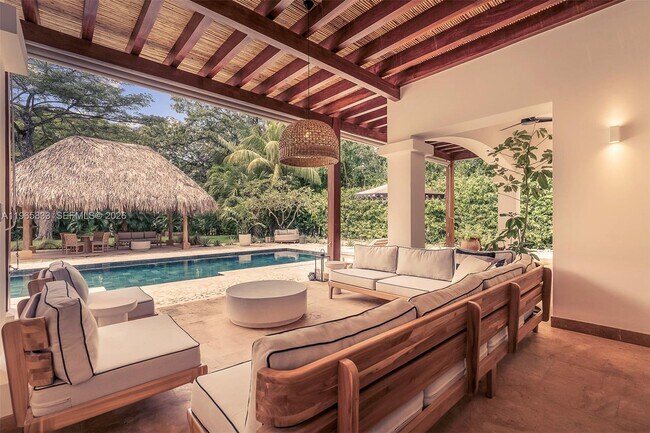 Building Photo - 90 Reserva De Golf