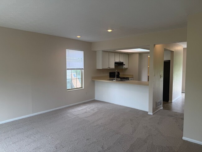 Building Photo - 5931 Shadow Lake Cir