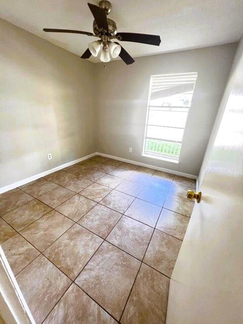 Building Photo - 2824 Meadowbrook Dr