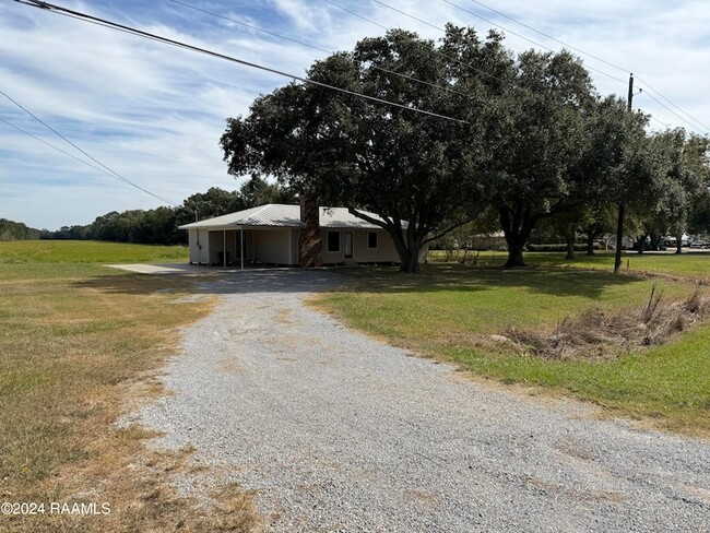 Building Photo - 9913 Hwy 167