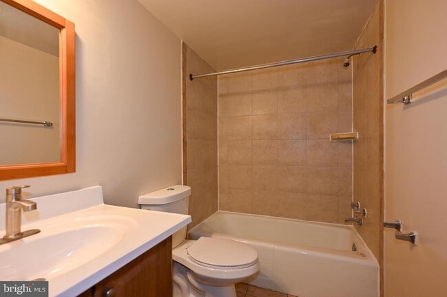 Building Photo - 1420 Northgate Square