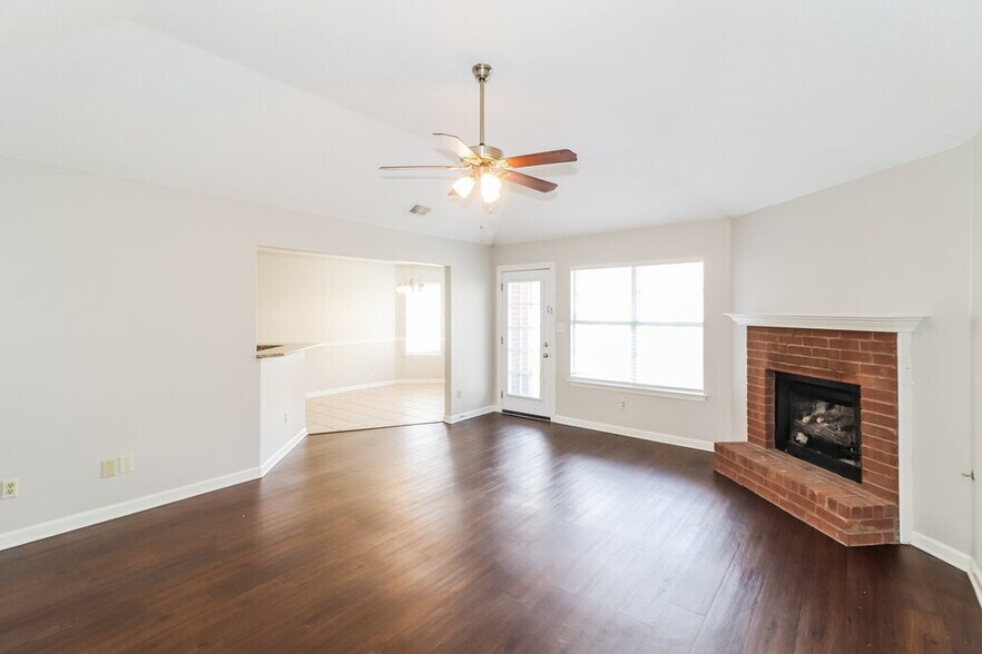 Building Photo - 995 Scofield Dr