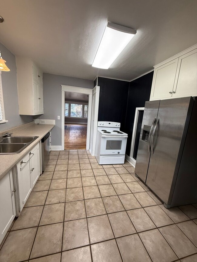 Building Photo - 3 bed/1 bath house