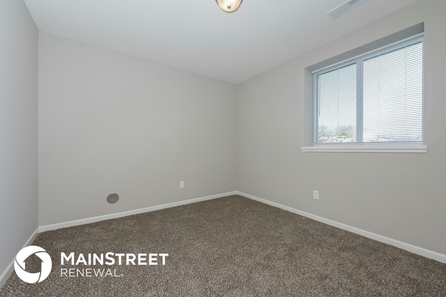 Building Photo - 100 Samantha St