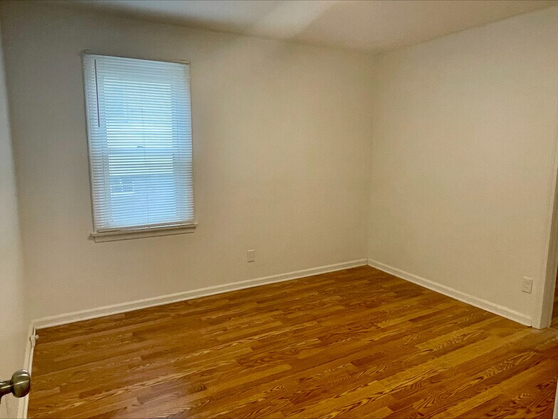 Building Photo - 34 Clinton Ave