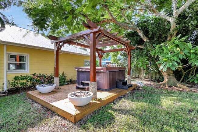 Building Photo - 7501 S Indian River Dr