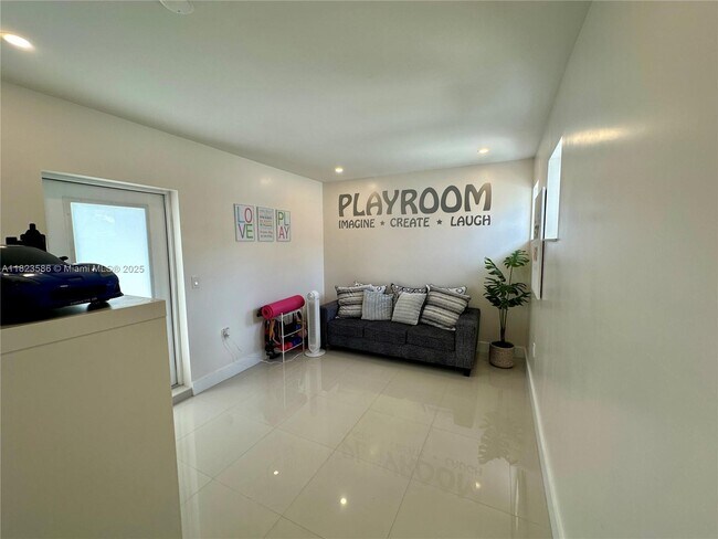 Building Photo - 5020 SW 154th Ave