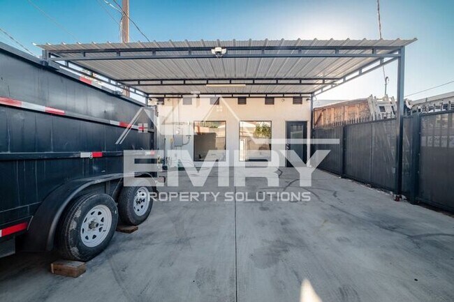 Building Photo - Prime Commercial Office Space Available Beverly Blvd Los Angeles