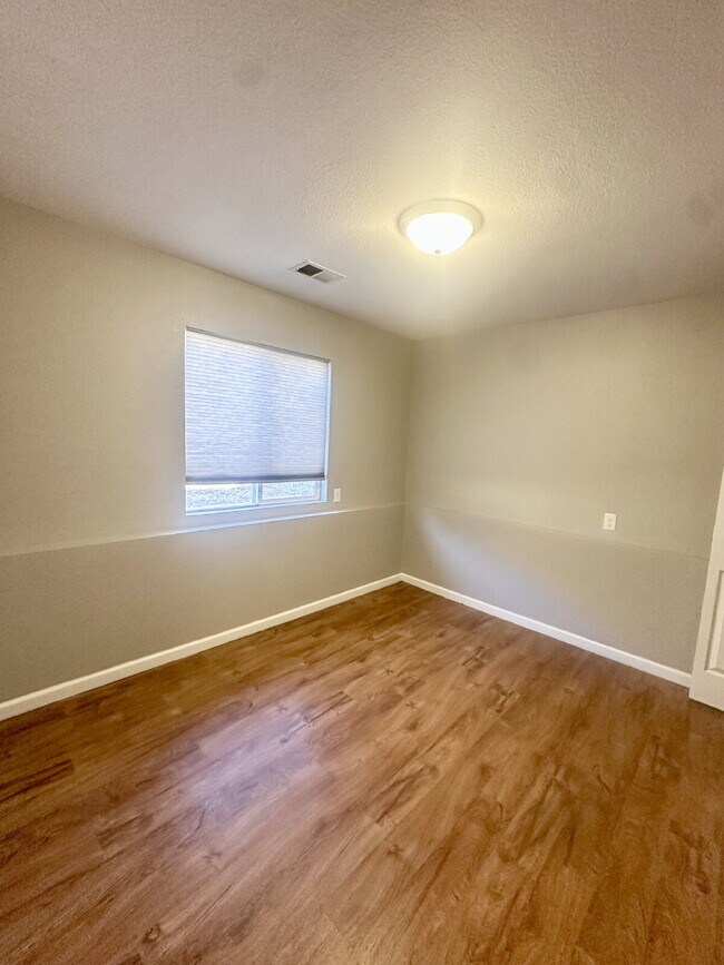 Building Photo - 216 Country West Rd