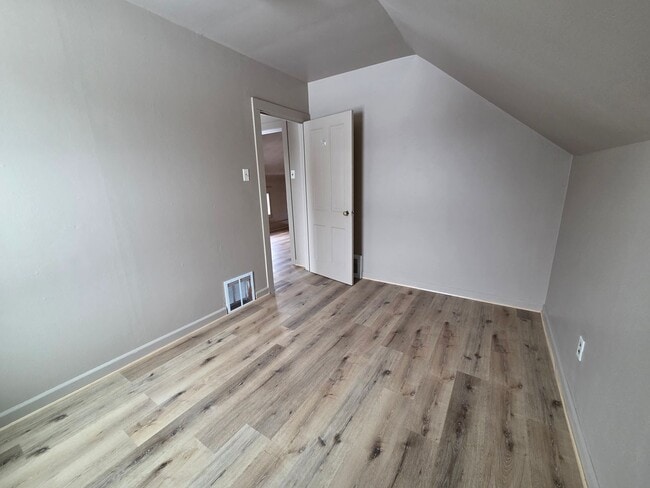 Building Photo - Freshly Updated 4 Bedroom 1 Bath Single Family Home in Marinette