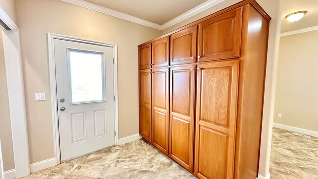 Building Photo - Stunning Single-Story with Spacious Deck, Panoramic Views, on Gated/Fenced Property!