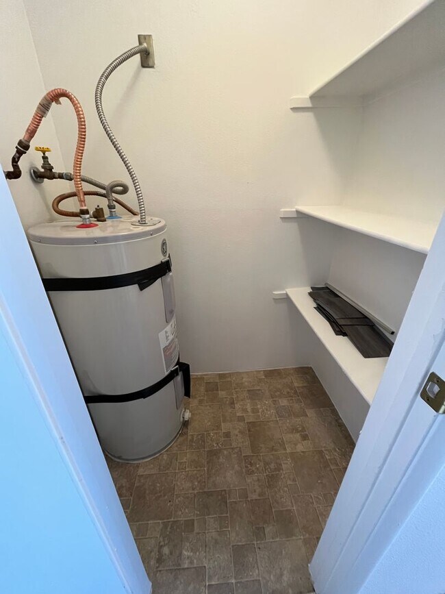 Building Photo - 1 Bedroom 1 Bathroom Condo unit Near Las V...