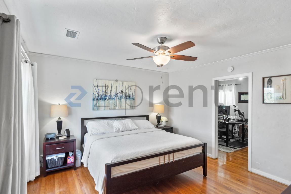 Building Photo - 1337 Acacia St