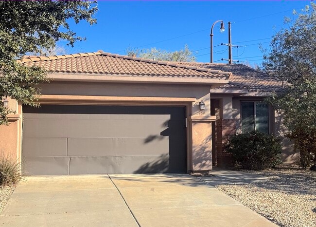 Building Photo - 934 N Slow Creek Ln