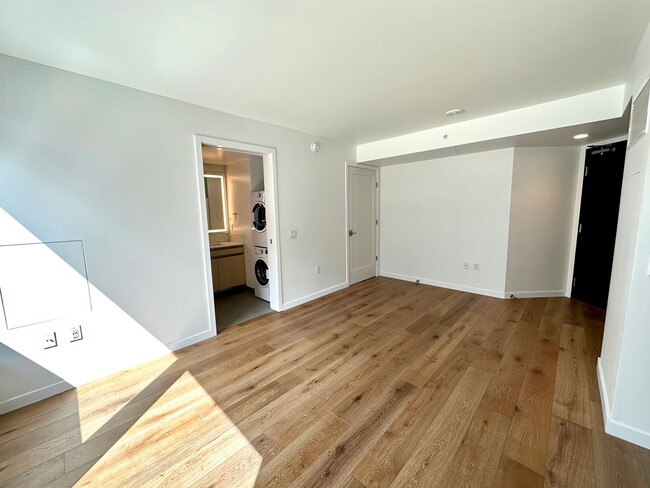 Building Photo - Cool Studio Condo in Iconic Nexus Building...