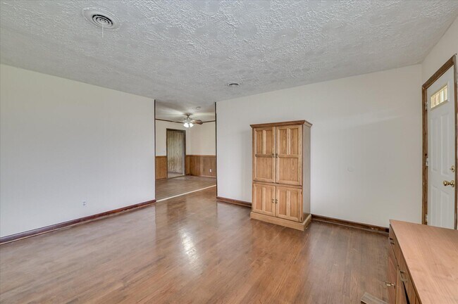 Building Photo - 116 E Walker St