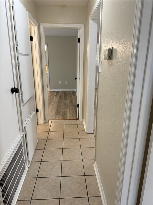 Building Photo - Recently updated in 2026 - Lovely 3 bedroom 2 bath home for lease in south Bossier City LA 71112