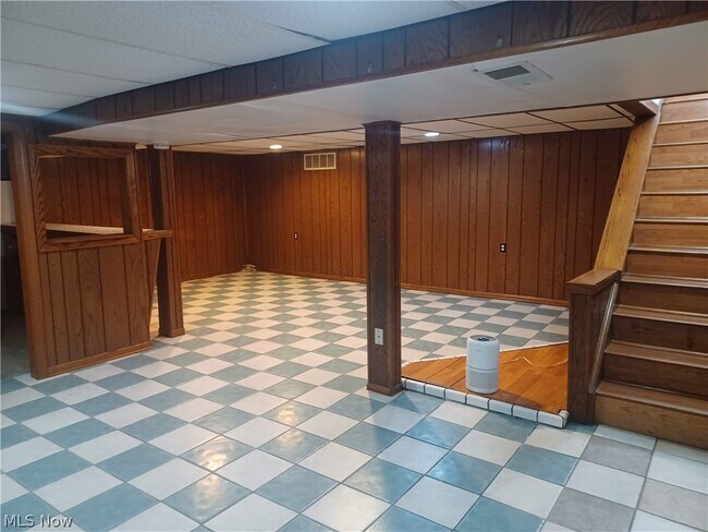 Building Photo - 551 Moherman Ave