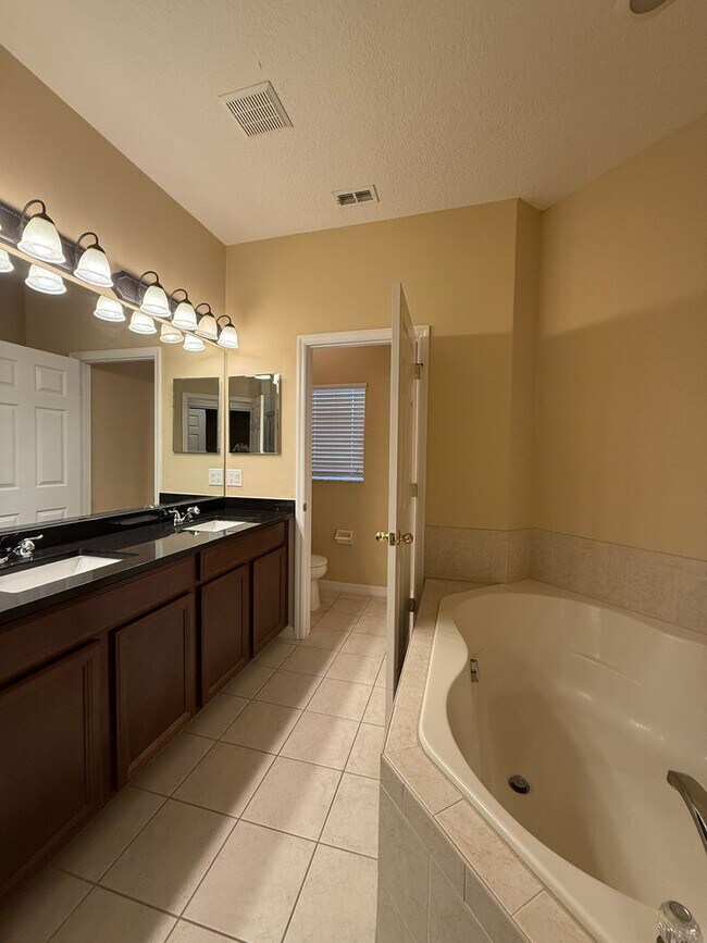 Building Photo - 3/2.5 townhome in Sanford! AVAILABLE MARCH 16th!