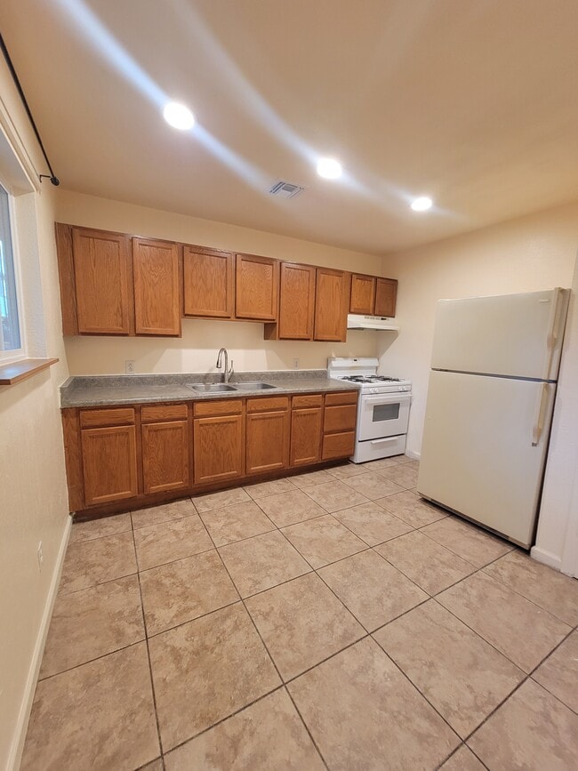 Building Photo - 2024 N 2nd St