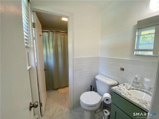 Building Photo - 14 Stonegate Dr