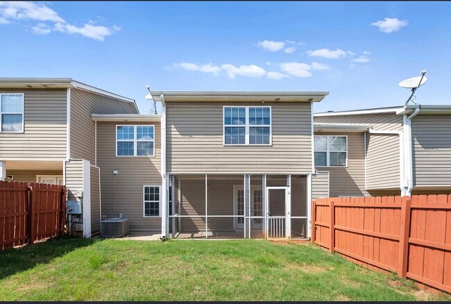 Building Photo - "Charming 3-Bed Townhouse with Hardwood Fl...