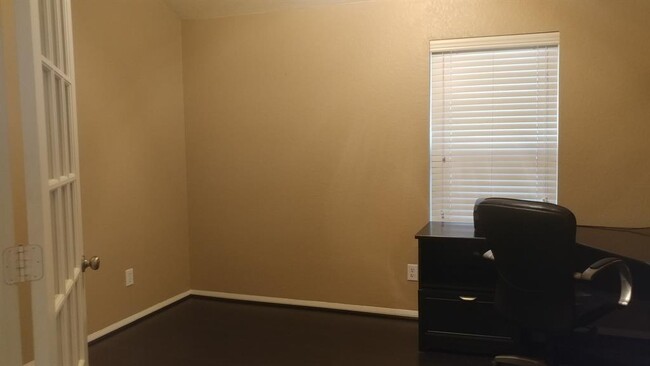 Building Photo - 2915 Linden Hill Ln