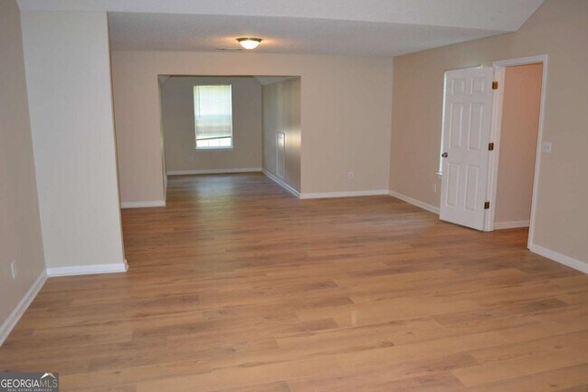 Building Photo - 6157 Red Top Loop