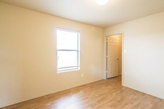 Building Photo - 2110 Bigmouth Rod