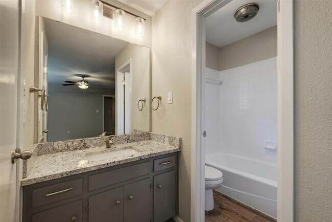 Building Photo - 4102 Hillside Dr