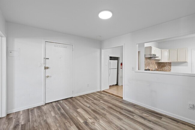Building Photo - 676 Chestnut St