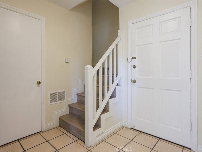 Building Photo - 11115 Slater Ave