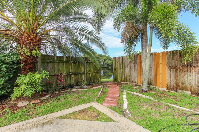 Building Photo - 7870 Blackwood Ln