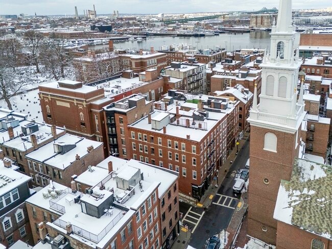 Building Photo - 176 Salem St