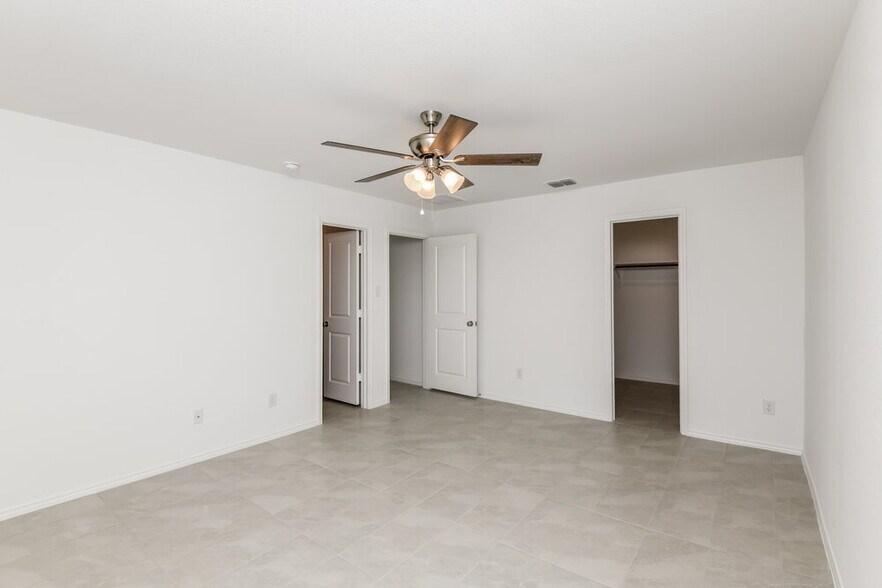 Building Photo - 8400 Holw Bnd St