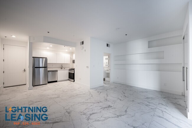 Building Photo - 8813 Burton Way