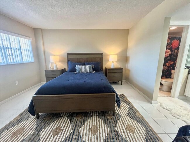 Building Photo - 140 NE 28th Ave