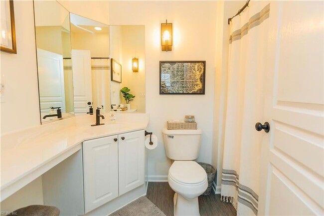 Building Photo - 2000 Picardy Ct