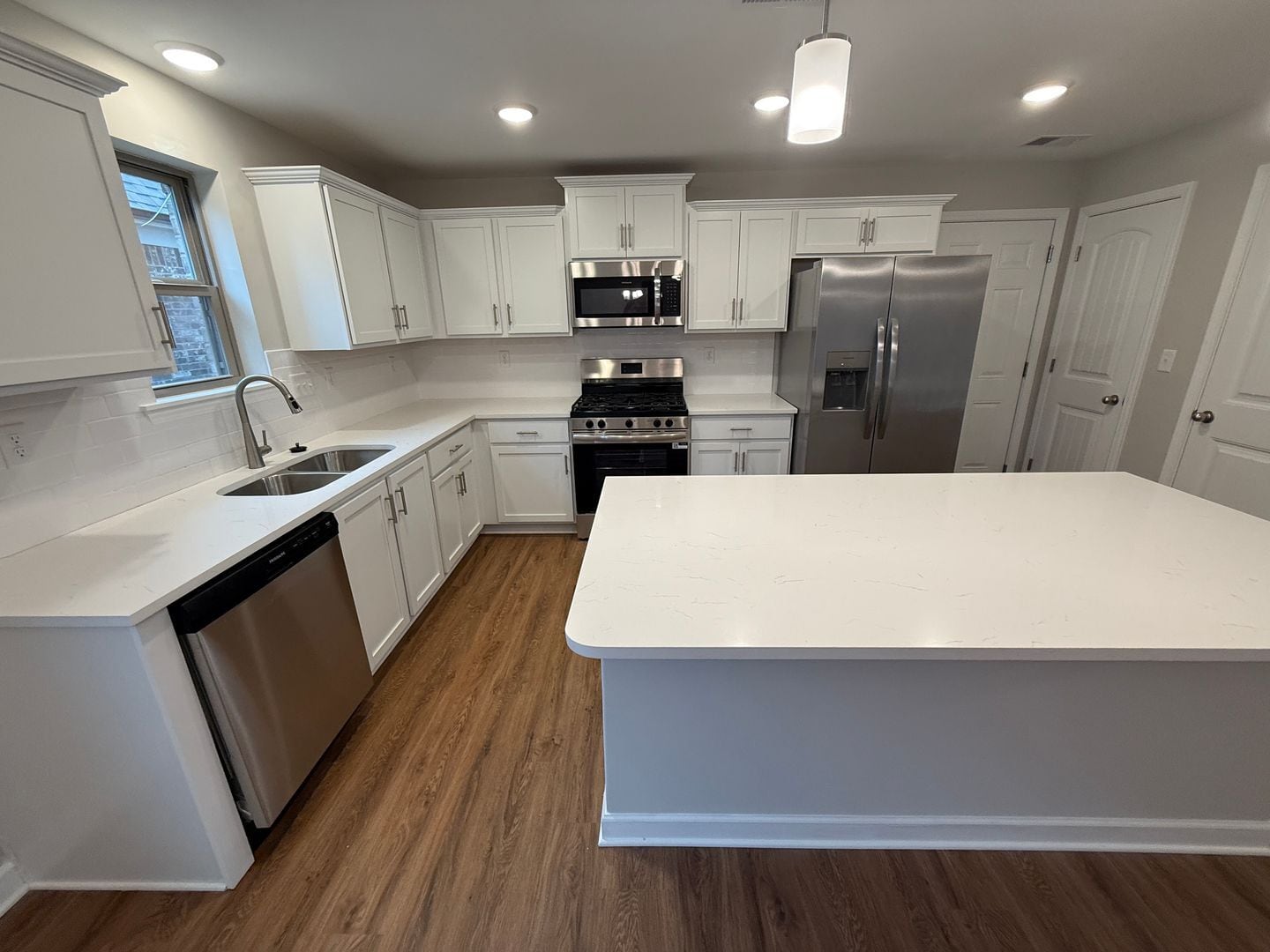 Building Photo - 1852 Bloomington Cir