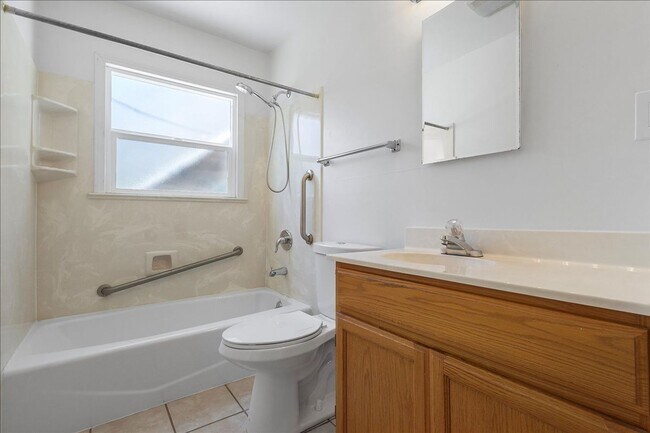 Building Photo - 147 8th St. - 1 bedroom | 1 bath
