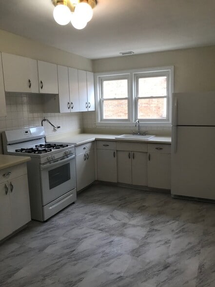 Building Photo - 9138 Kilpatrick Ave