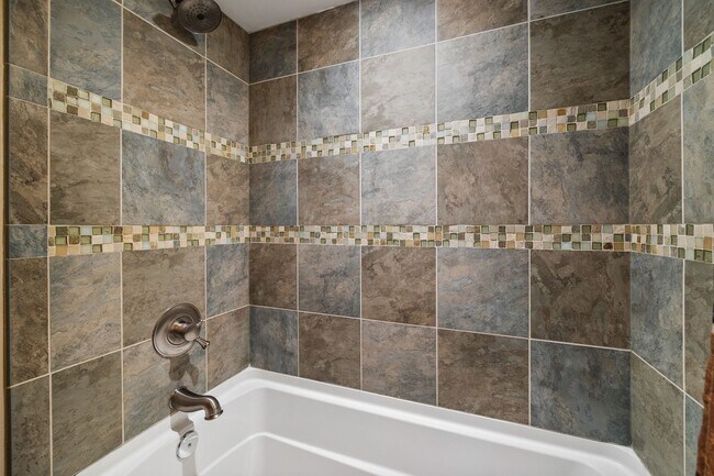 Building Photo - Meticulously maintained 3-bedroom, 2-bath ...