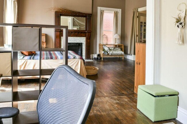 Building Photo - 1454