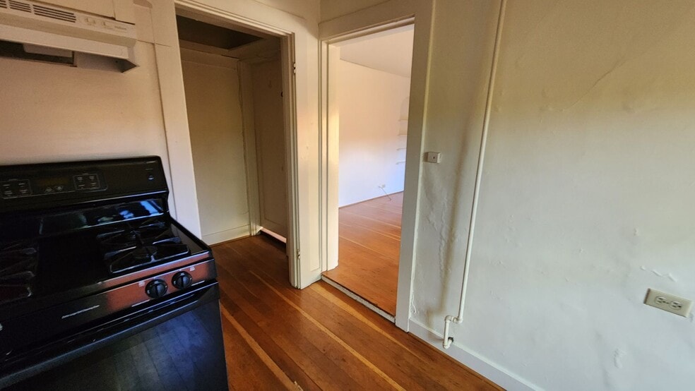 Building Photo - 5244-5308 NE Wistaria Drive