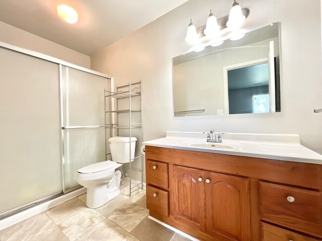 Building Photo - 2640 Blarney Stone Dr